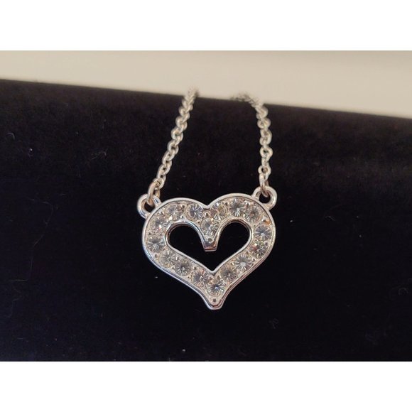 Monet Crystal Heart Silver Tone Vintage Necklace - Picture 3 of 7